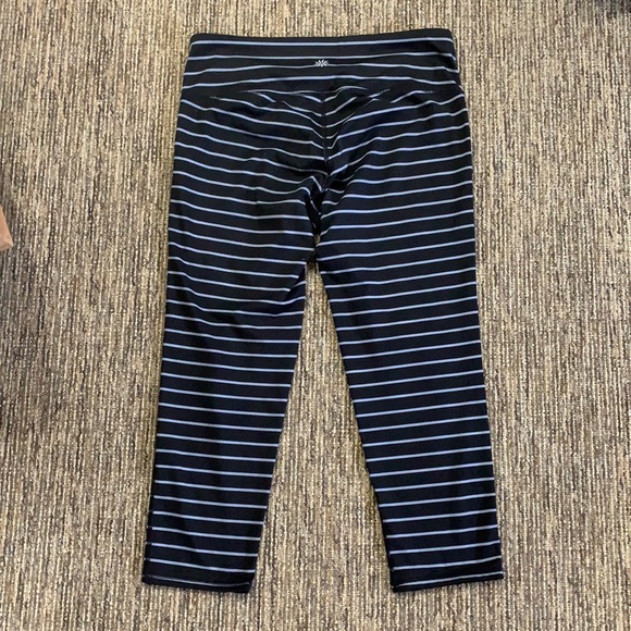 ATHLETA cropped Striped pants Small - Picture 6 of 9